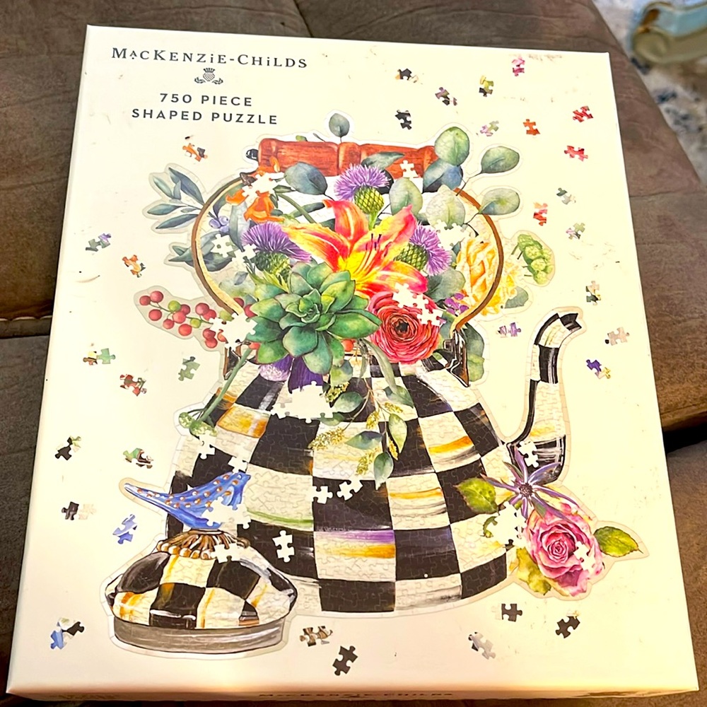 Beautiful puzzle unopened..Cute Courtly Check Tea kettle!